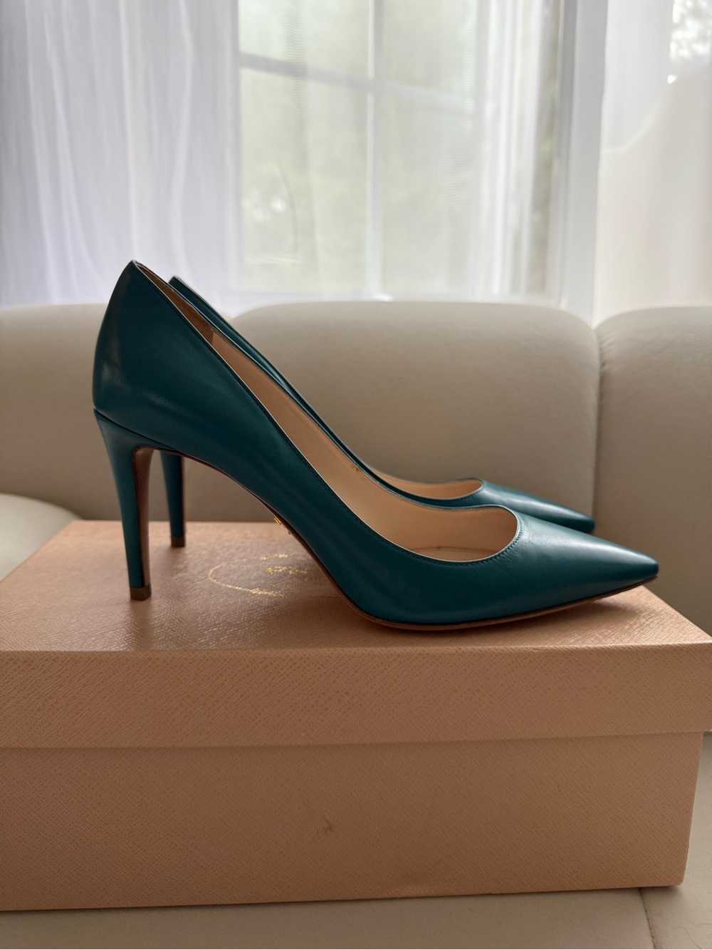 Prada Calzature Donna Capretto Teal Pumps size 7.5 US/37.5 EU